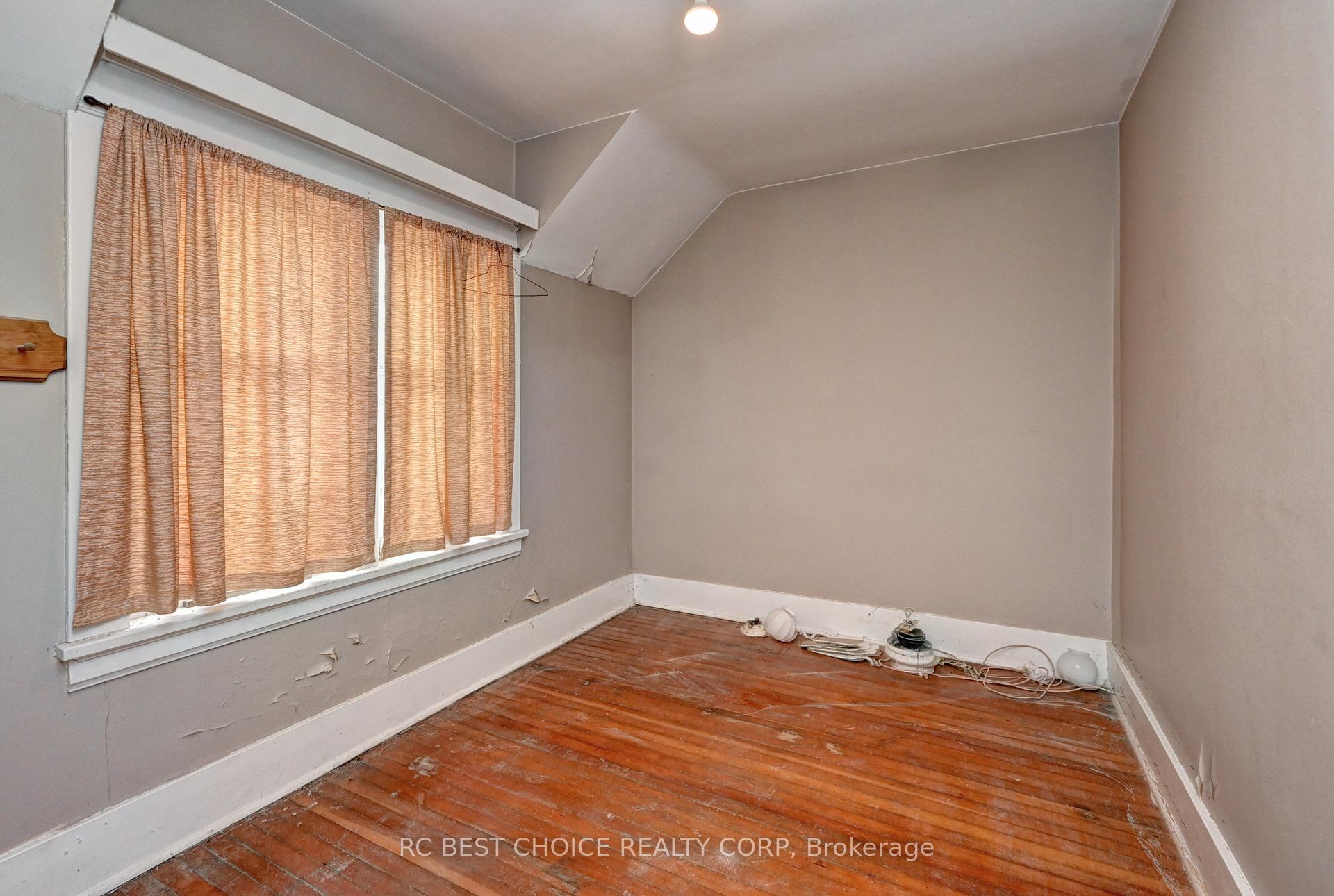 Photo 34 of 263-265 Mill Street, Kitchener, Southdale — HOMEH