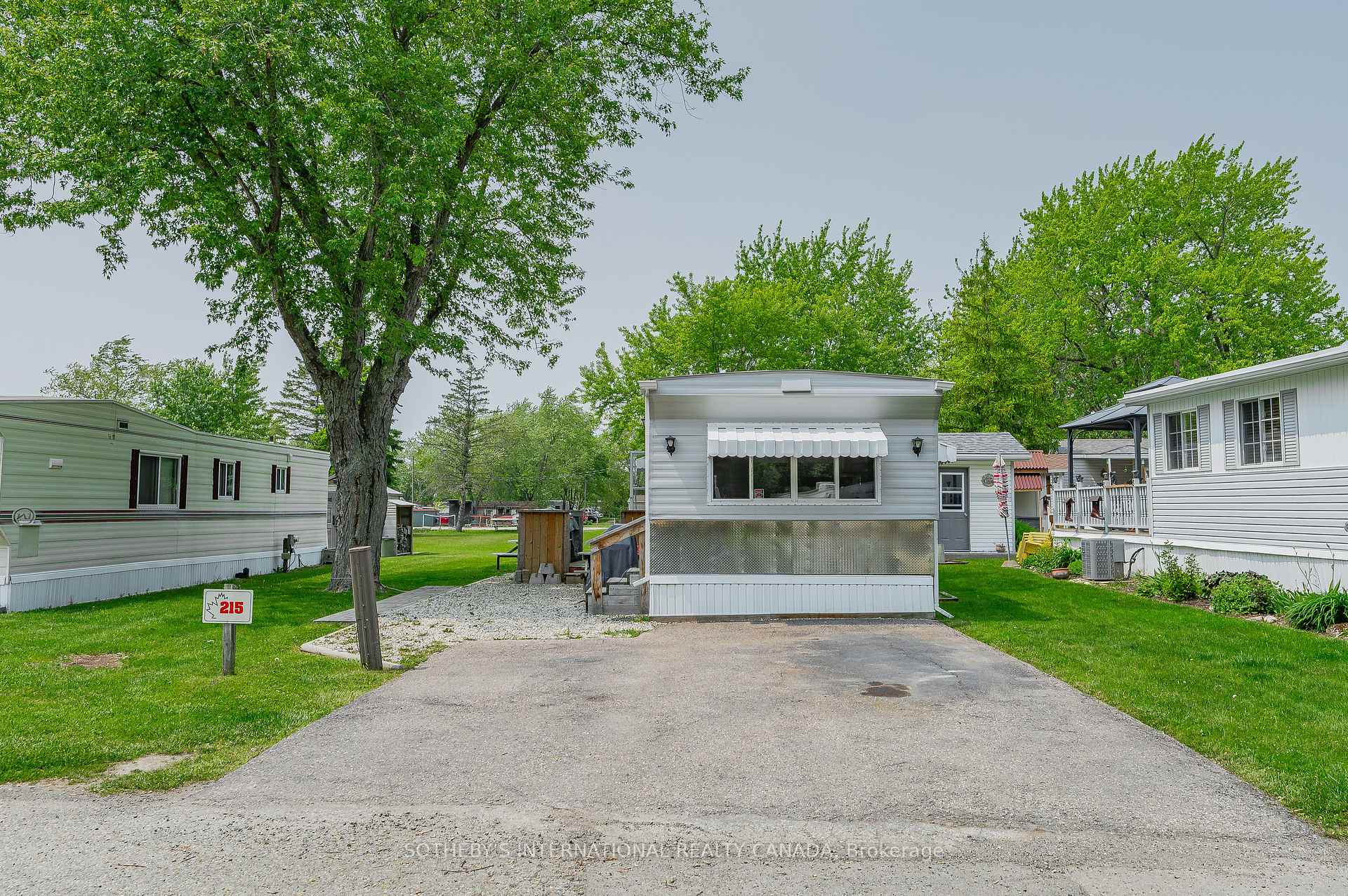 Photo 2 of Unit 215, 580 Beaver Creek Road, Waterloo, Columbia Forest — HOMEH