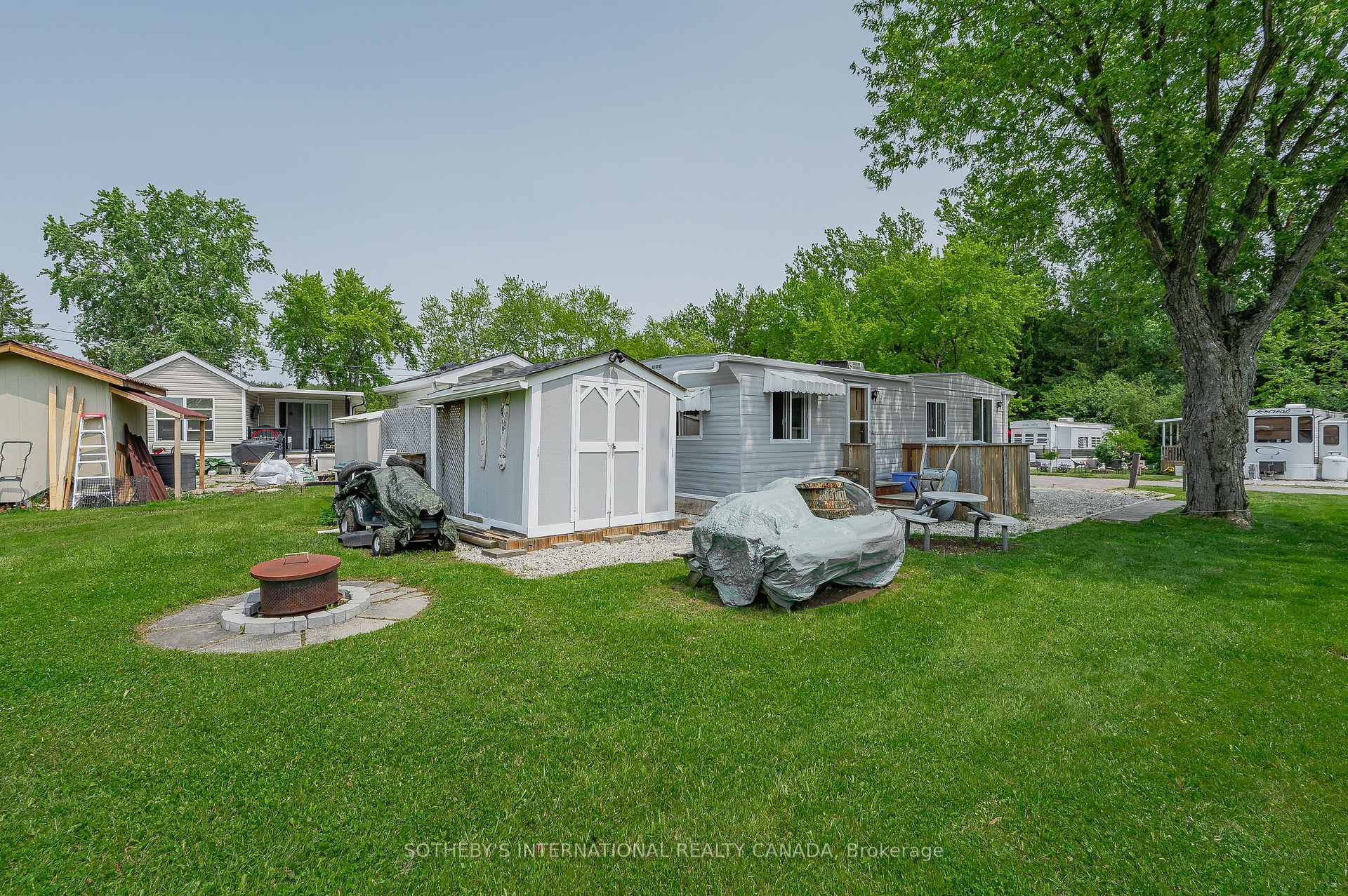 Photo 4 of Unit 215, 580 Beaver Creek Road, Waterloo, Columbia Forest — HOMEH