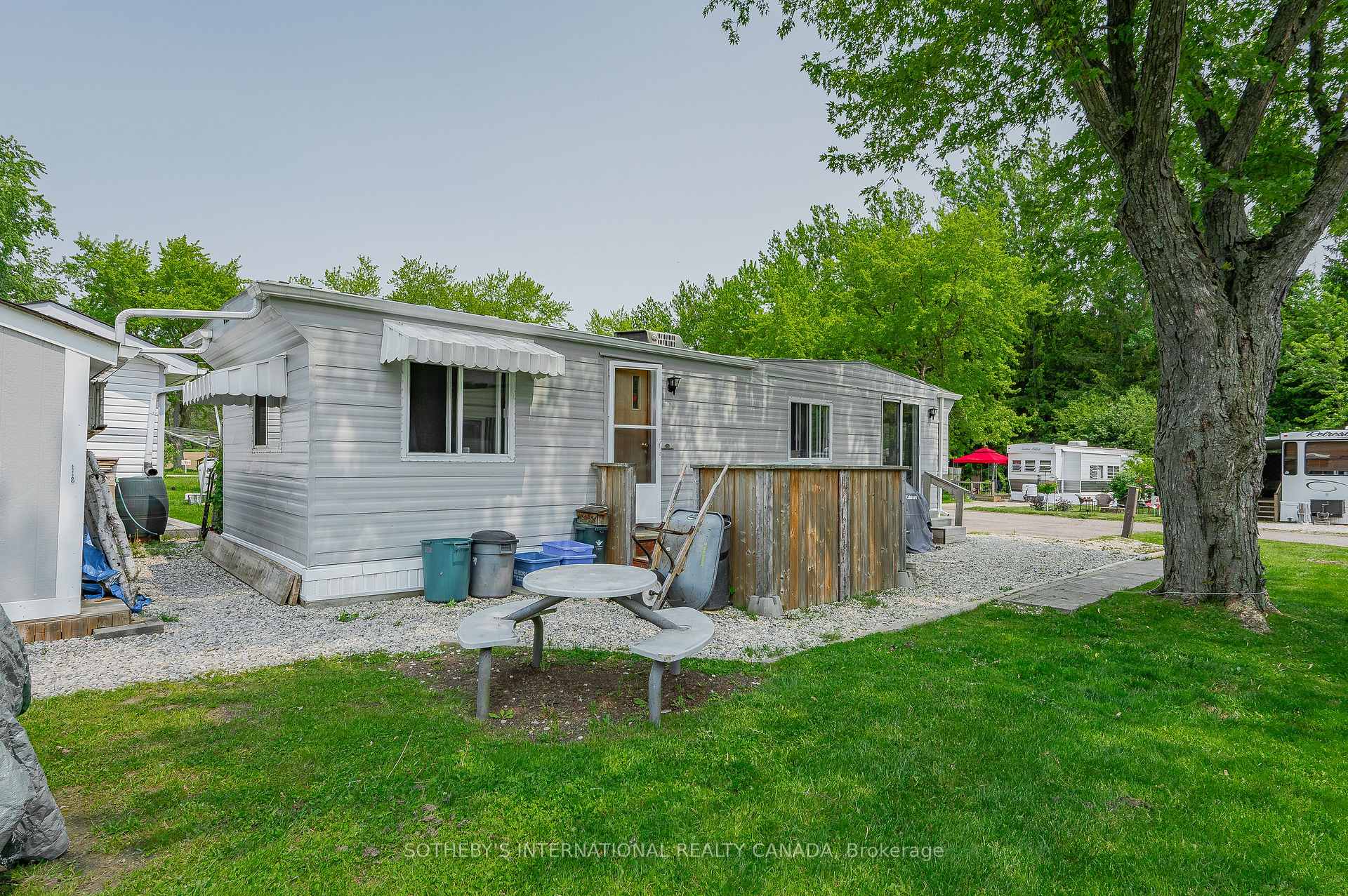 Photo 5 of Unit 215, 580 Beaver Creek Road, Waterloo, Columbia Forest — HOMEH