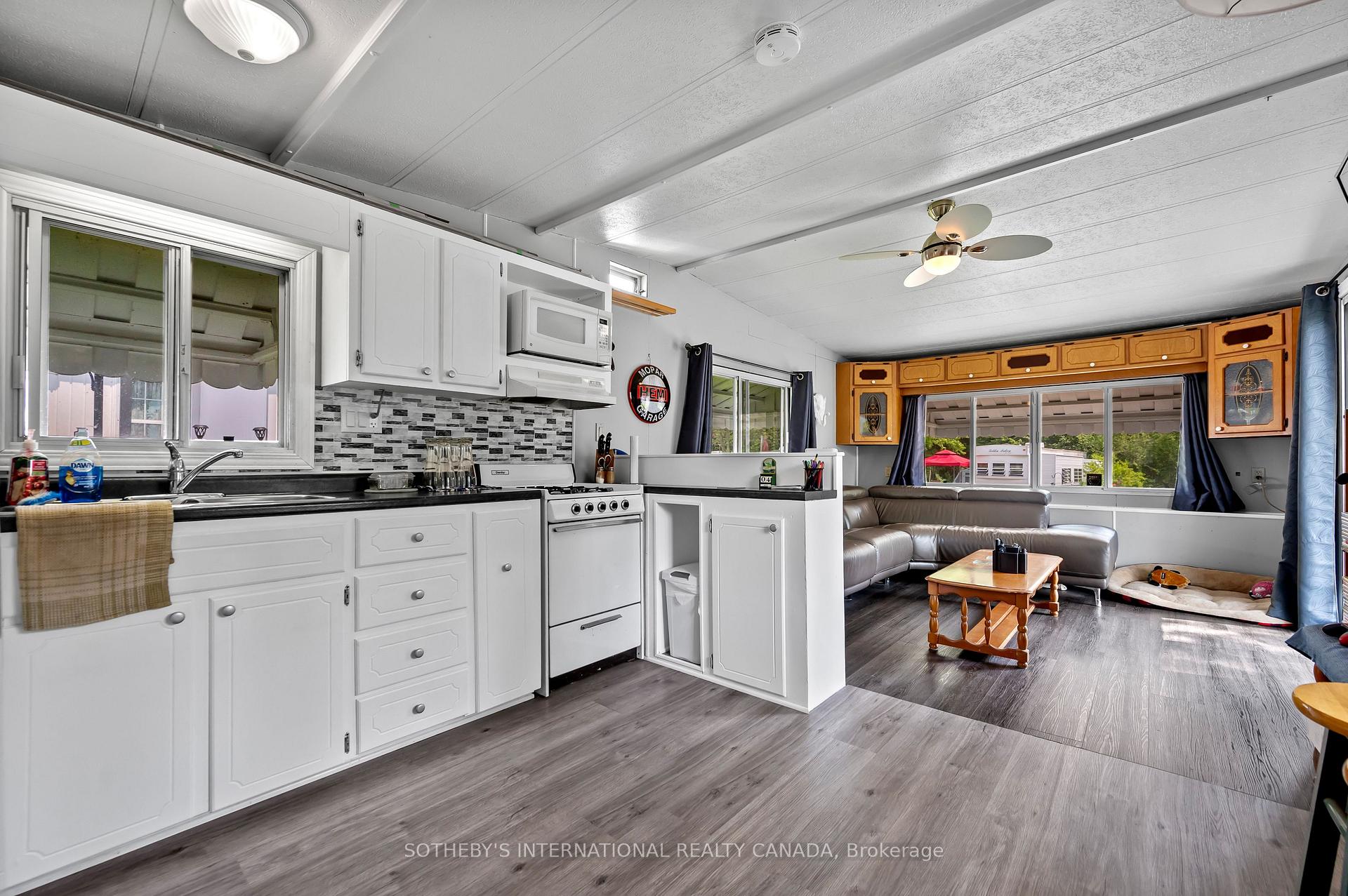 Photo 9 of Unit 215, 580 Beaver Creek Road, Waterloo, Columbia Forest — HOMEH