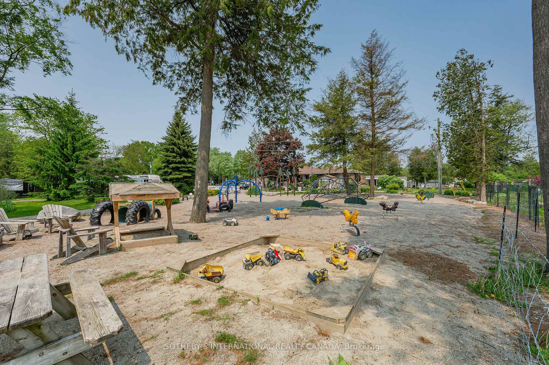 Photo 30 of Unit 215, 580 Beaver Creek Road, Waterloo, Columbia Forest — HOMEH