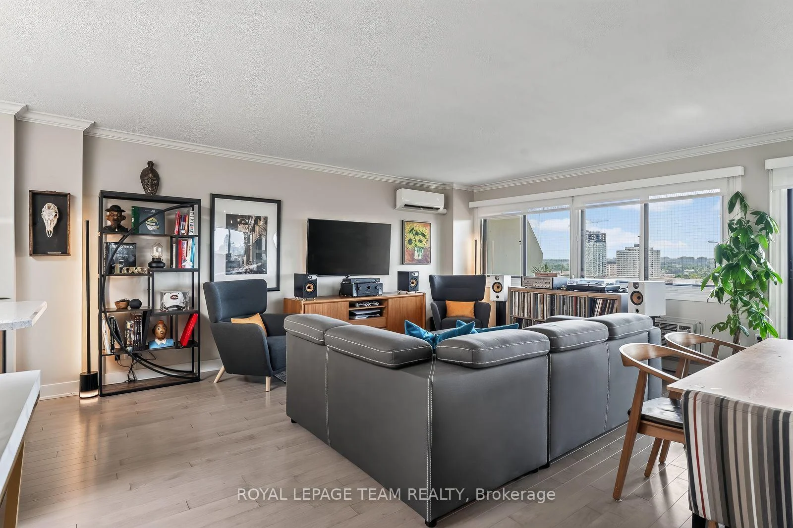 Photo 6 of Unit 1710, 40 Landry Street, Ottawa, Vanier — HOMEH