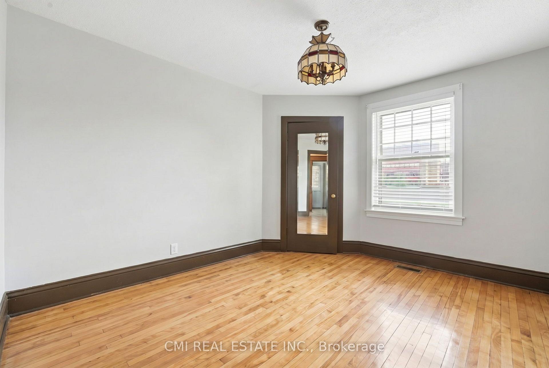 Photo 10 of Unit 1, 1031 Carling Avenue, Ottawa, Civic Hospital — HOMEH