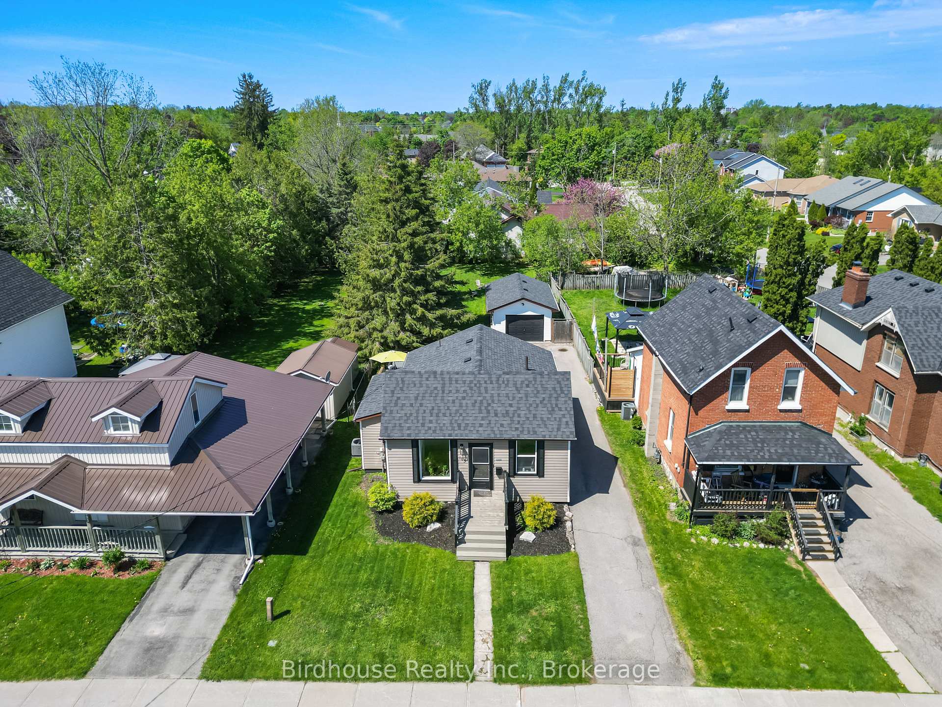 Photo 1 of 195 William Street N, Kawartha Lakes, Lindsay — HOMEH