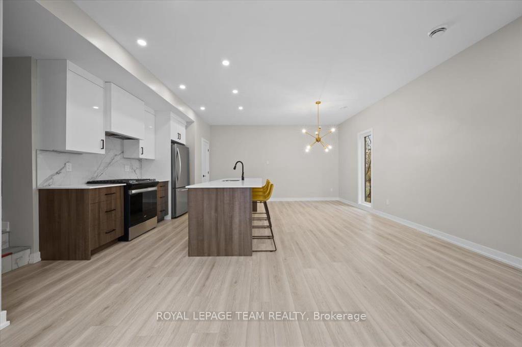 Photo 5 of Unit D, 304 Lanark Avenue, Ottawa, Westboro North — HOMEH