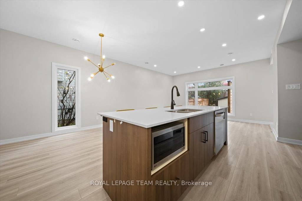 Photo 7 of Unit D, 304 Lanark Avenue, Ottawa, Westboro North — HOMEH