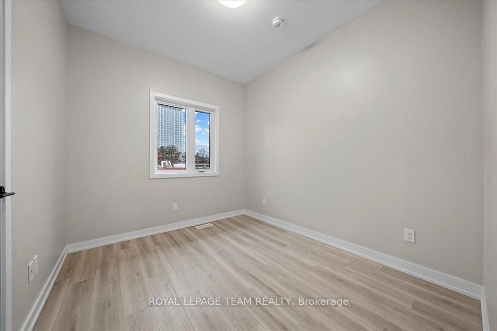 Photo 17 of Unit D, 304 Lanark Avenue, Ottawa, Westboro North — HOMEH