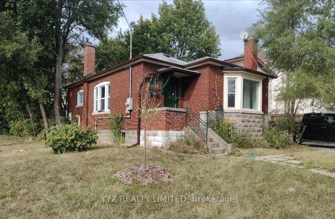 Front of 590 Glencairn Avenue W