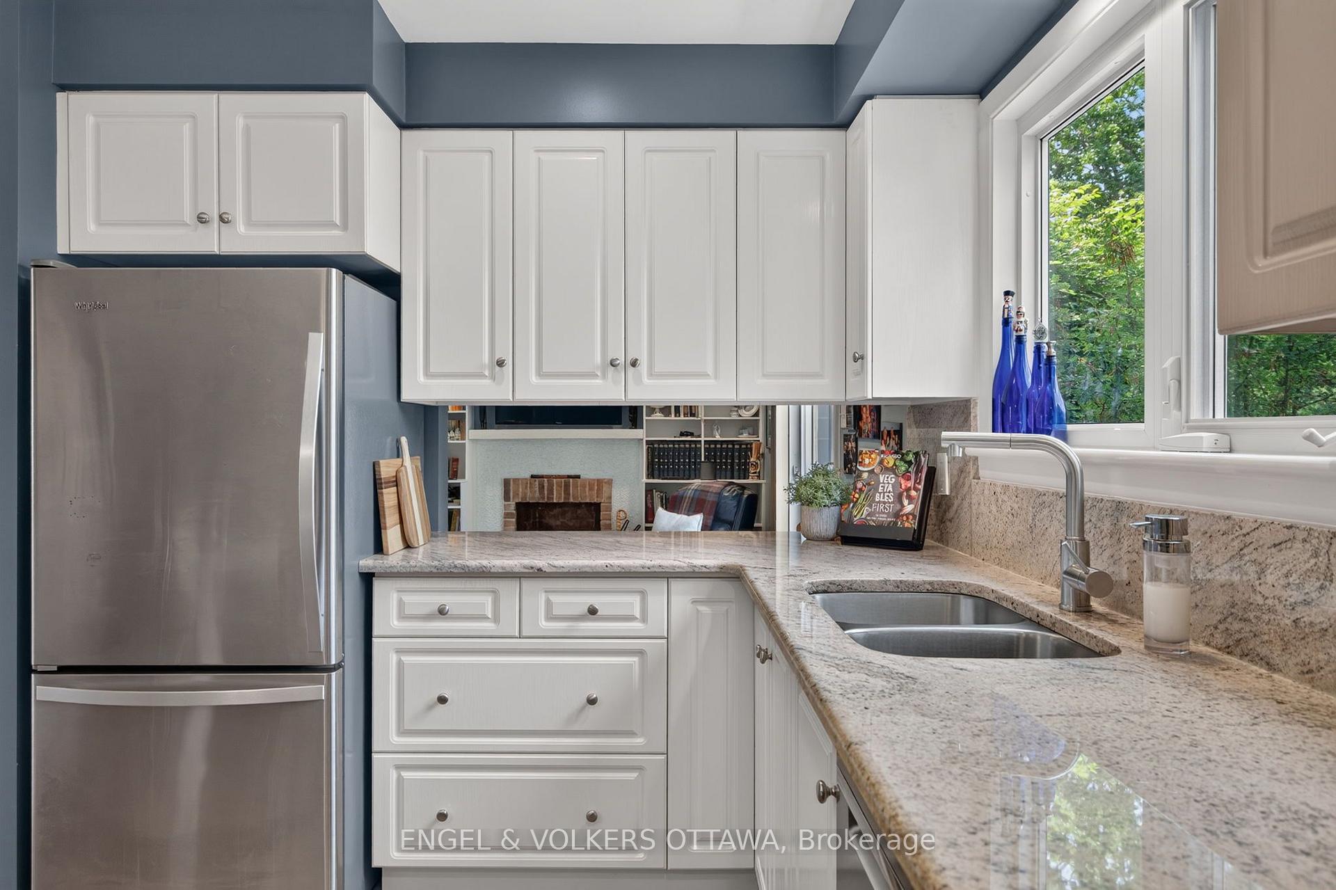Photo 13 of 26 Winlock Crescent, Ottawa, Craig Henry/Woodvale — HOMEH