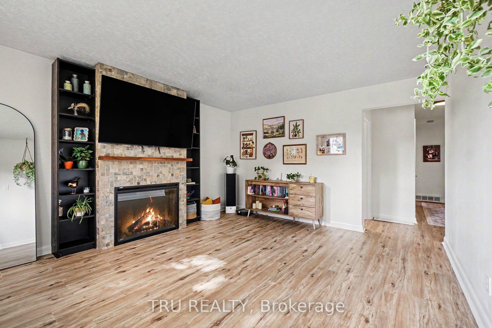 Photo 3 of 1275 Woodside Drive, Ottawa, Copeland Park — HOMEH