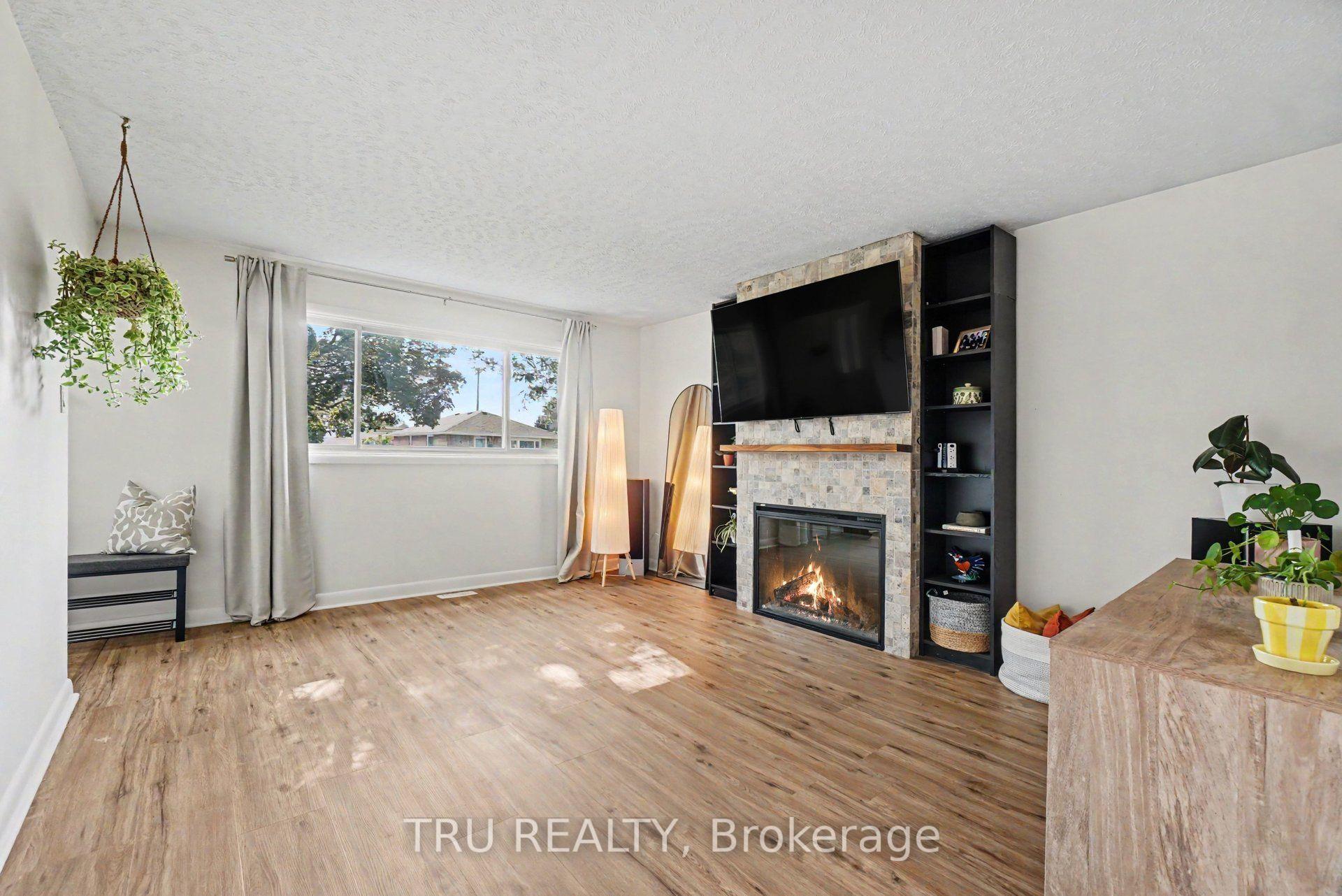 Photo 4 of 1275 Woodside Drive, Ottawa, Copeland Park — HOMEH