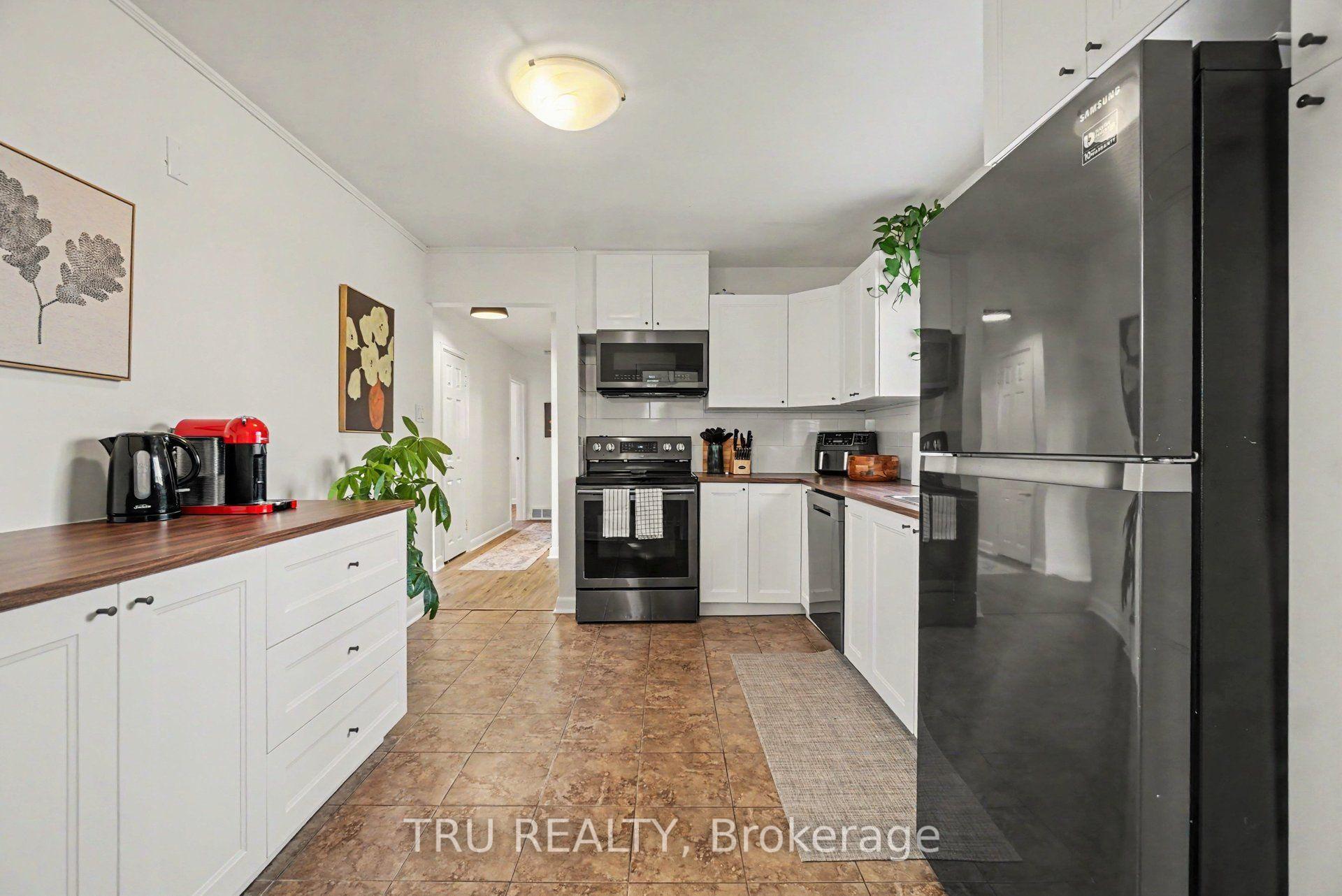 Photo 7 of 1275 Woodside Drive, Ottawa, Copeland Park — HOMEH