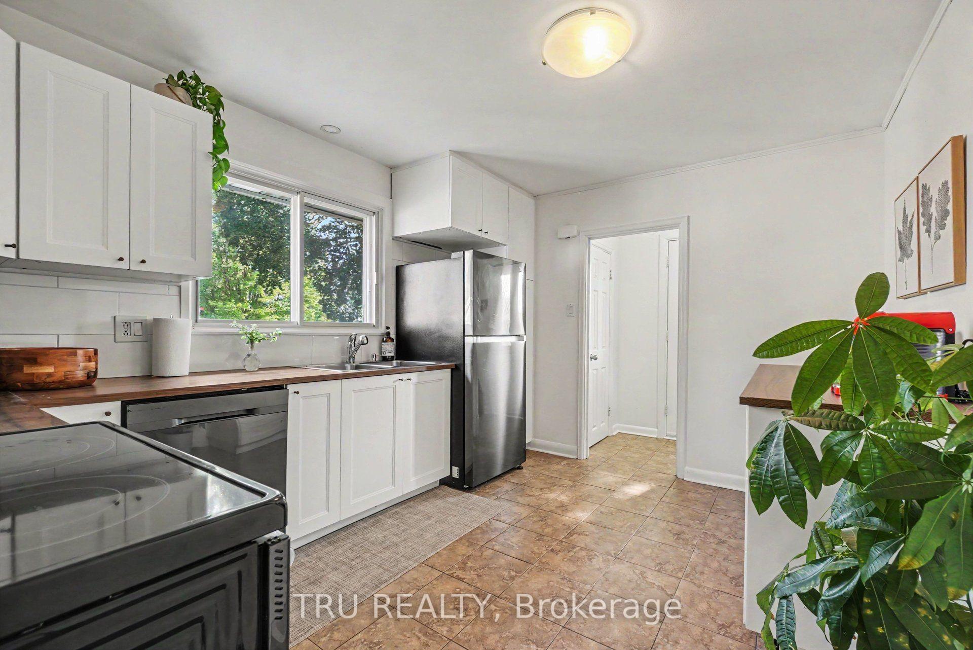 Photo 8 of 1275 Woodside Drive, Ottawa, Copeland Park — HOMEH