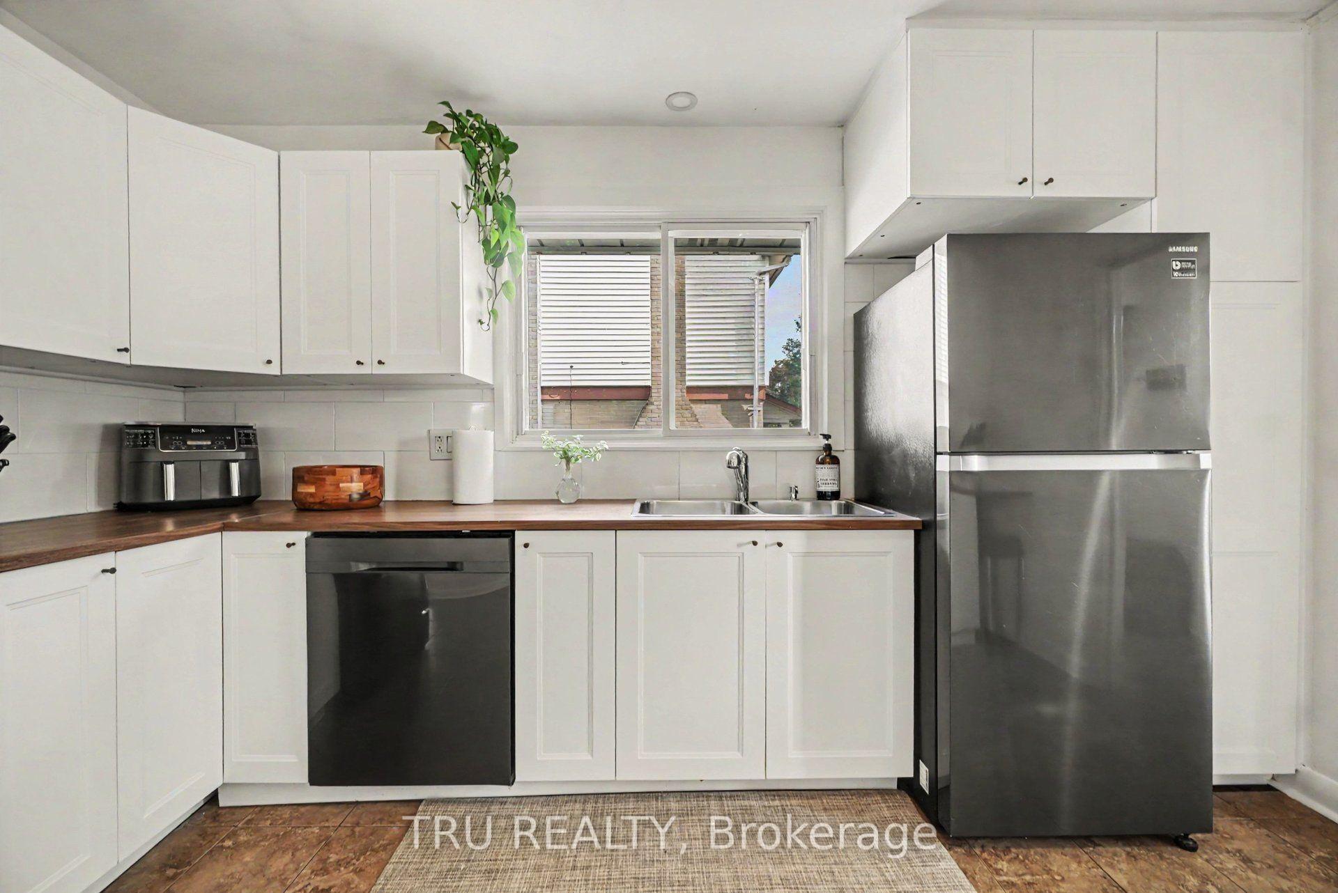 Photo 9 of 1275 Woodside Drive, Ottawa, Copeland Park — HOMEH