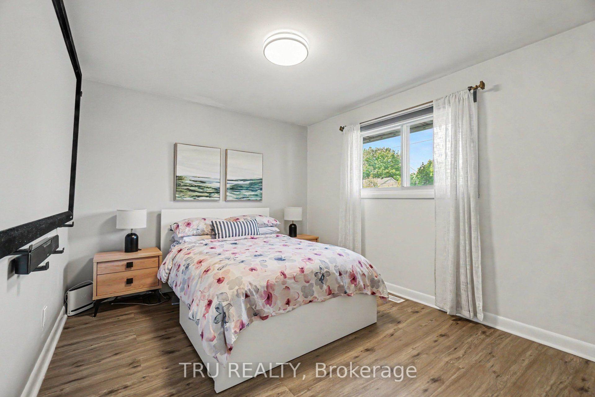 Photo 11 of 1275 Woodside Drive, Ottawa, Copeland Park — HOMEH