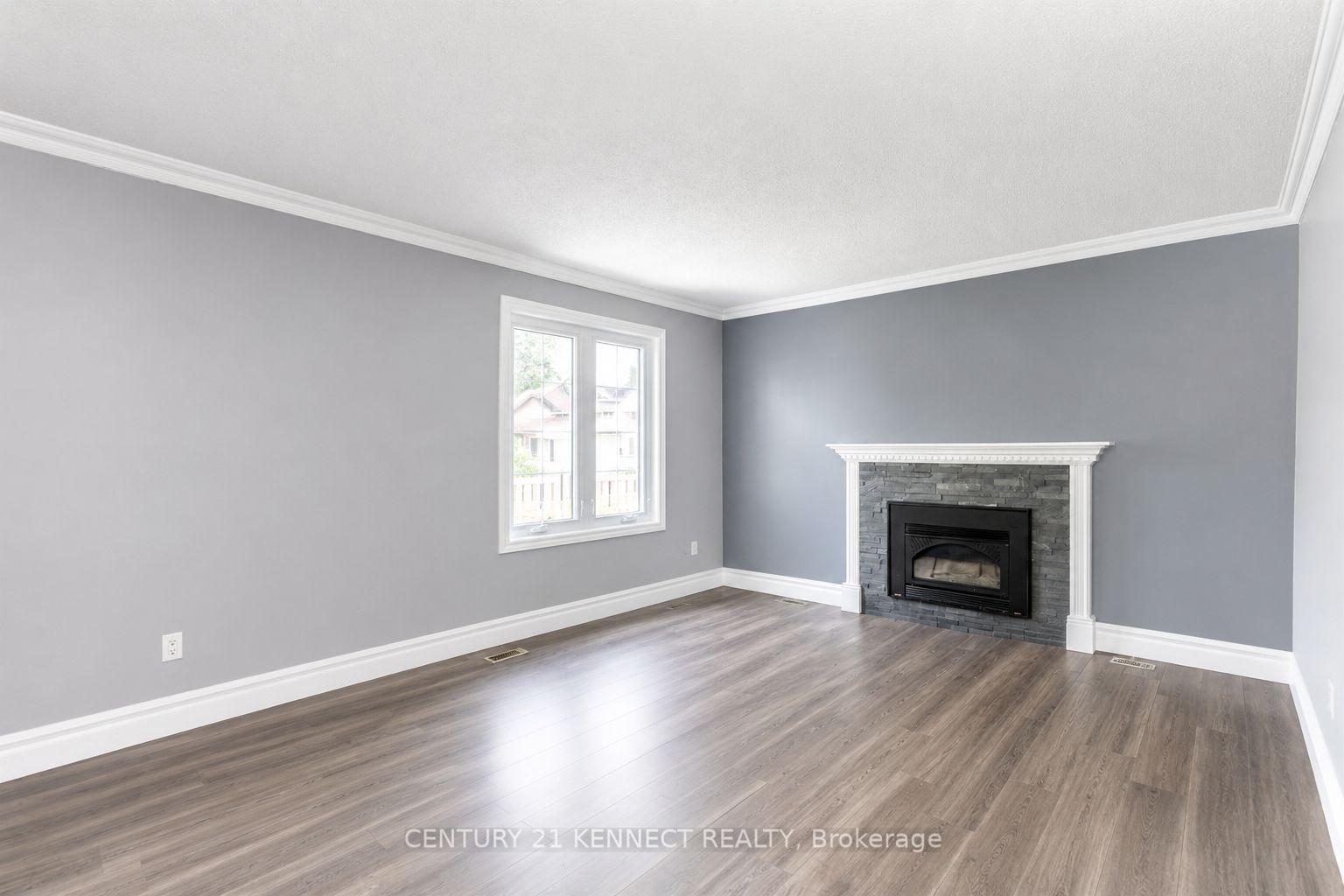 Photo 2 of 4 Somerset Drive, Brampton, Heart Lake West — HOMEH