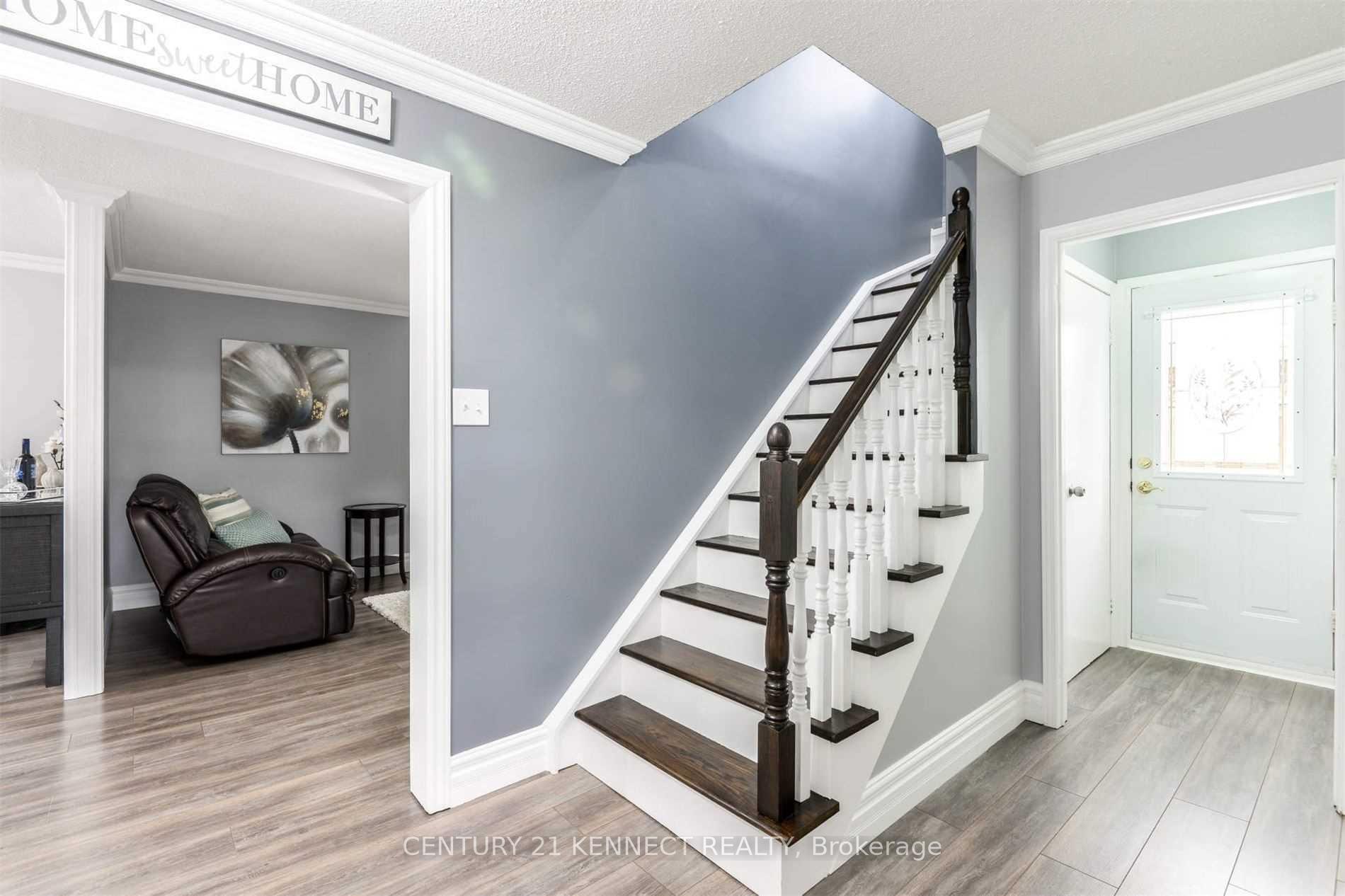 Photo 6 of 4 Somerset Drive, Brampton, Heart Lake West — HOMEH