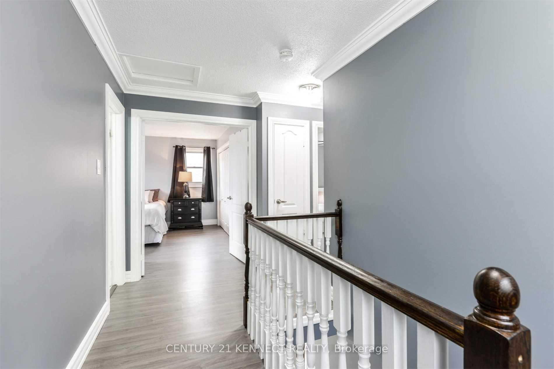 Photo 8 of 4 Somerset Drive, Brampton, Heart Lake West — HOMEH
