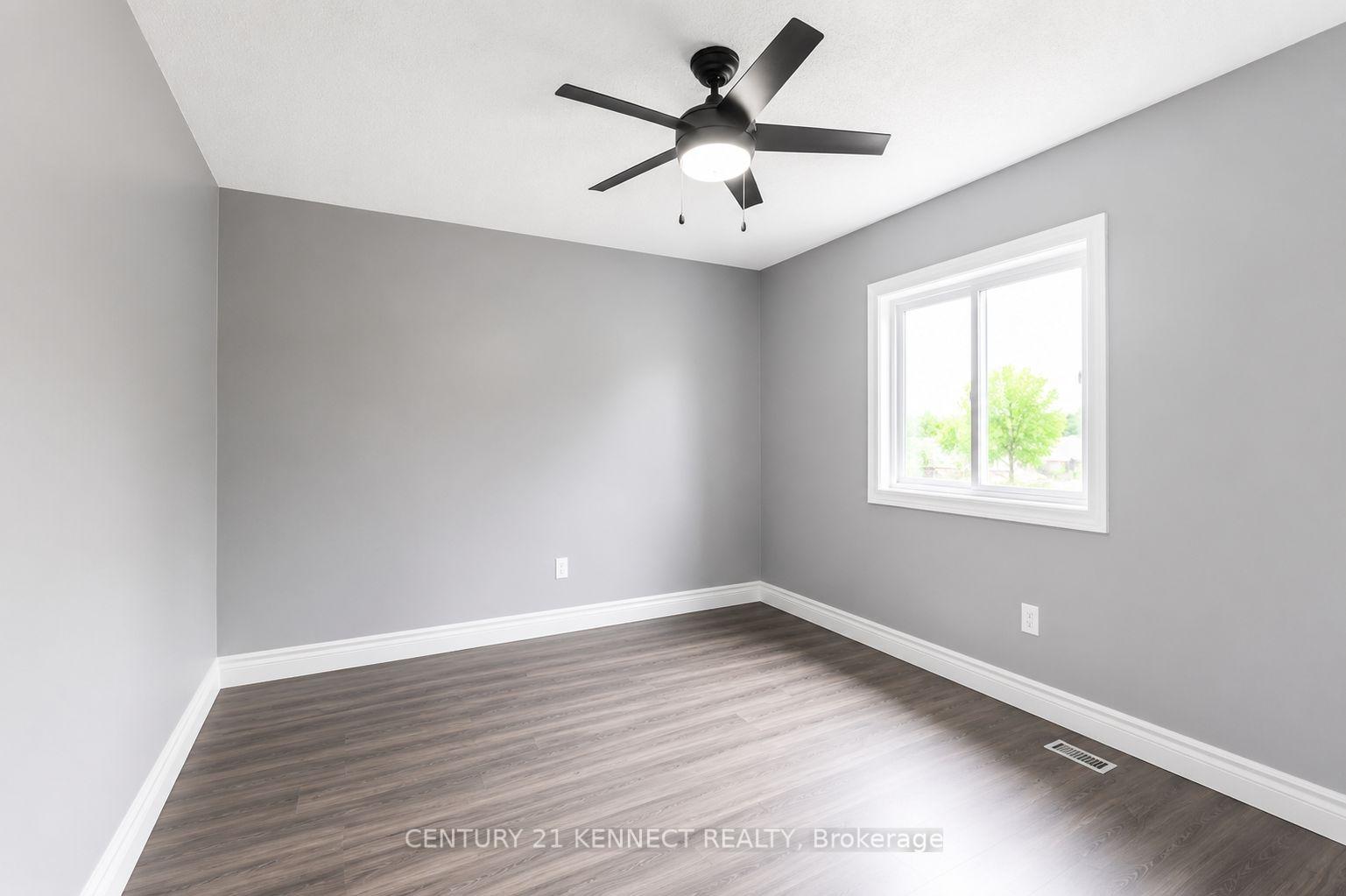 Photo 10 of 4 Somerset Drive, Brampton, Heart Lake West — HOMEH