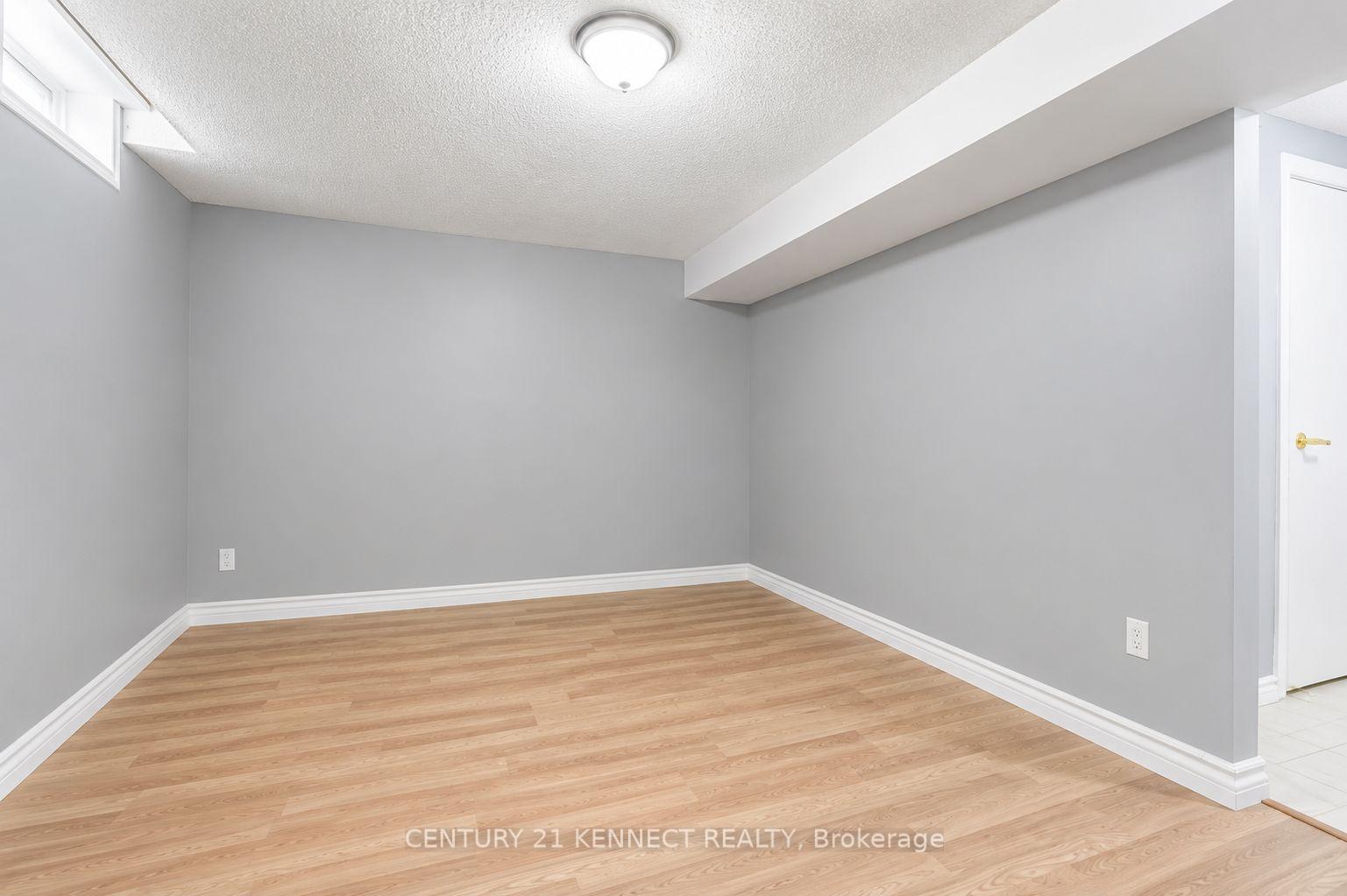 Photo 13 of 4 Somerset Drive, Brampton, Heart Lake West — HOMEH