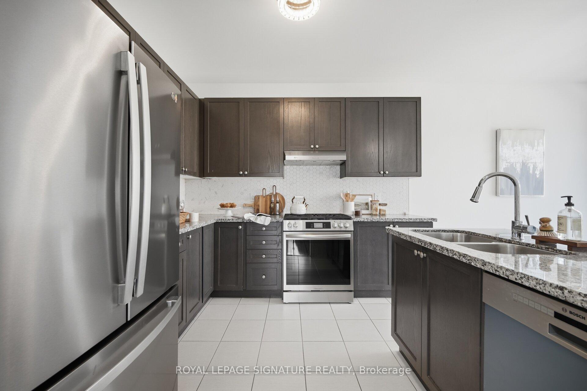 Photo 8 of 60 Lofthouse Drive, Whitby, Rolling Acres — HOMEH