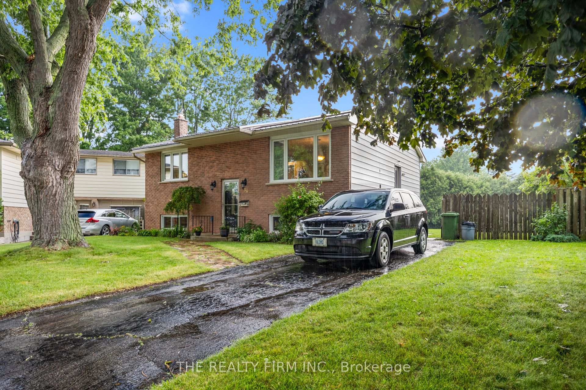 Photo 3 of 38 Taylor Crescent, St. Thomas — HOMEH