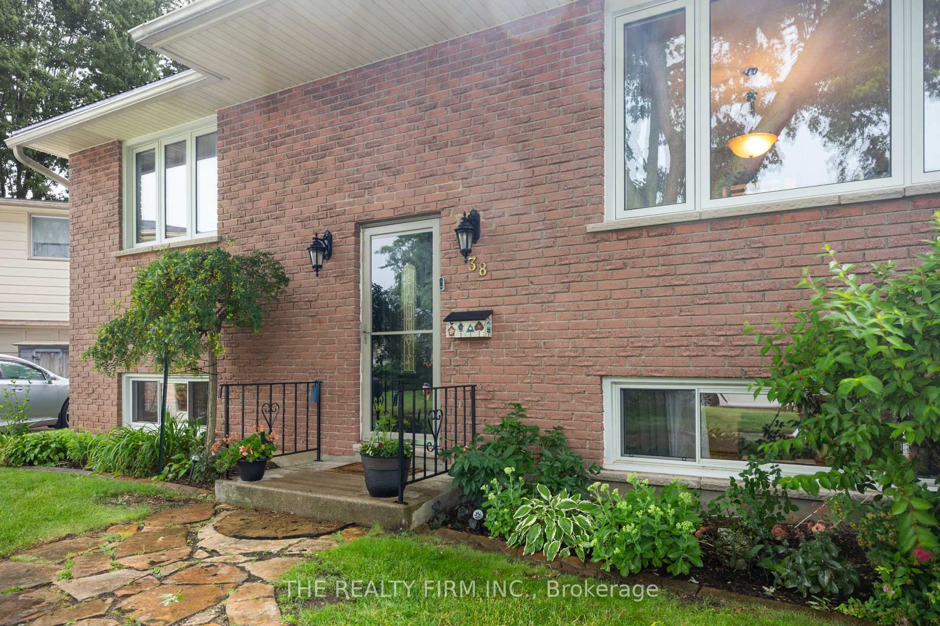 Photo 5 of 38 Taylor Crescent, St. Thomas — HOMEH