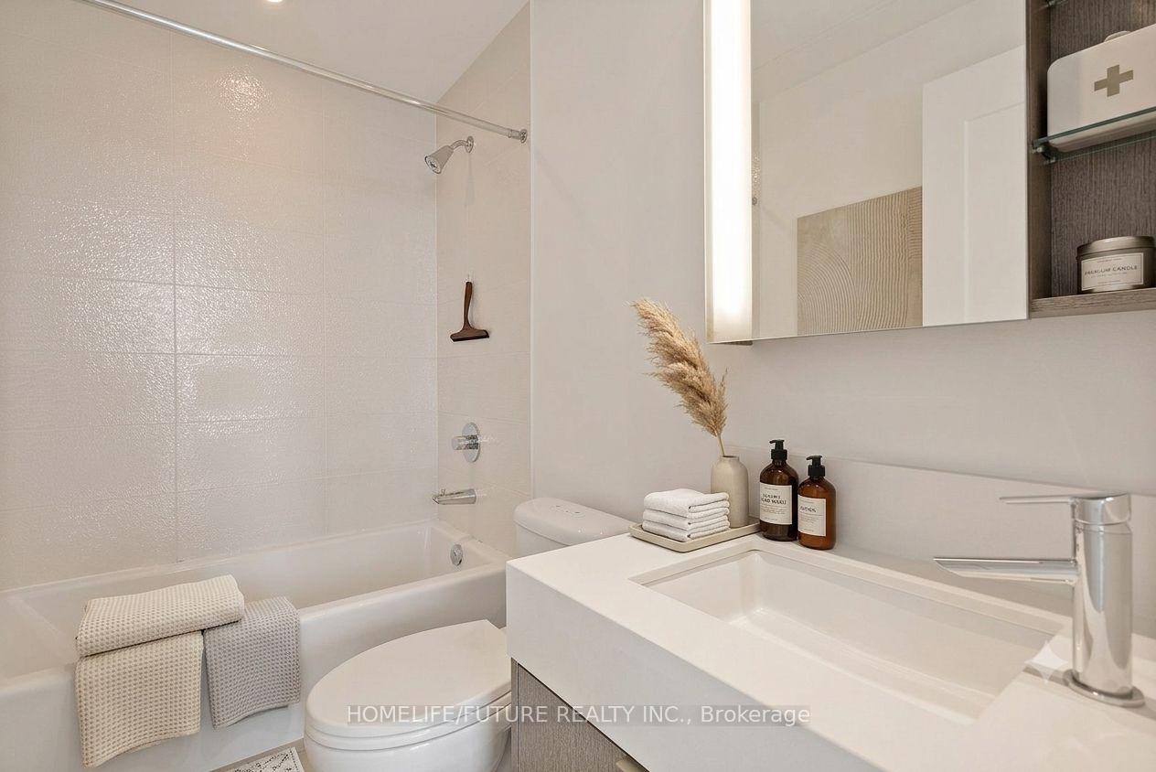 Photo 9 of Unit 4105, 10 York Street, Toronto, Waterfront Communities — HOMEH