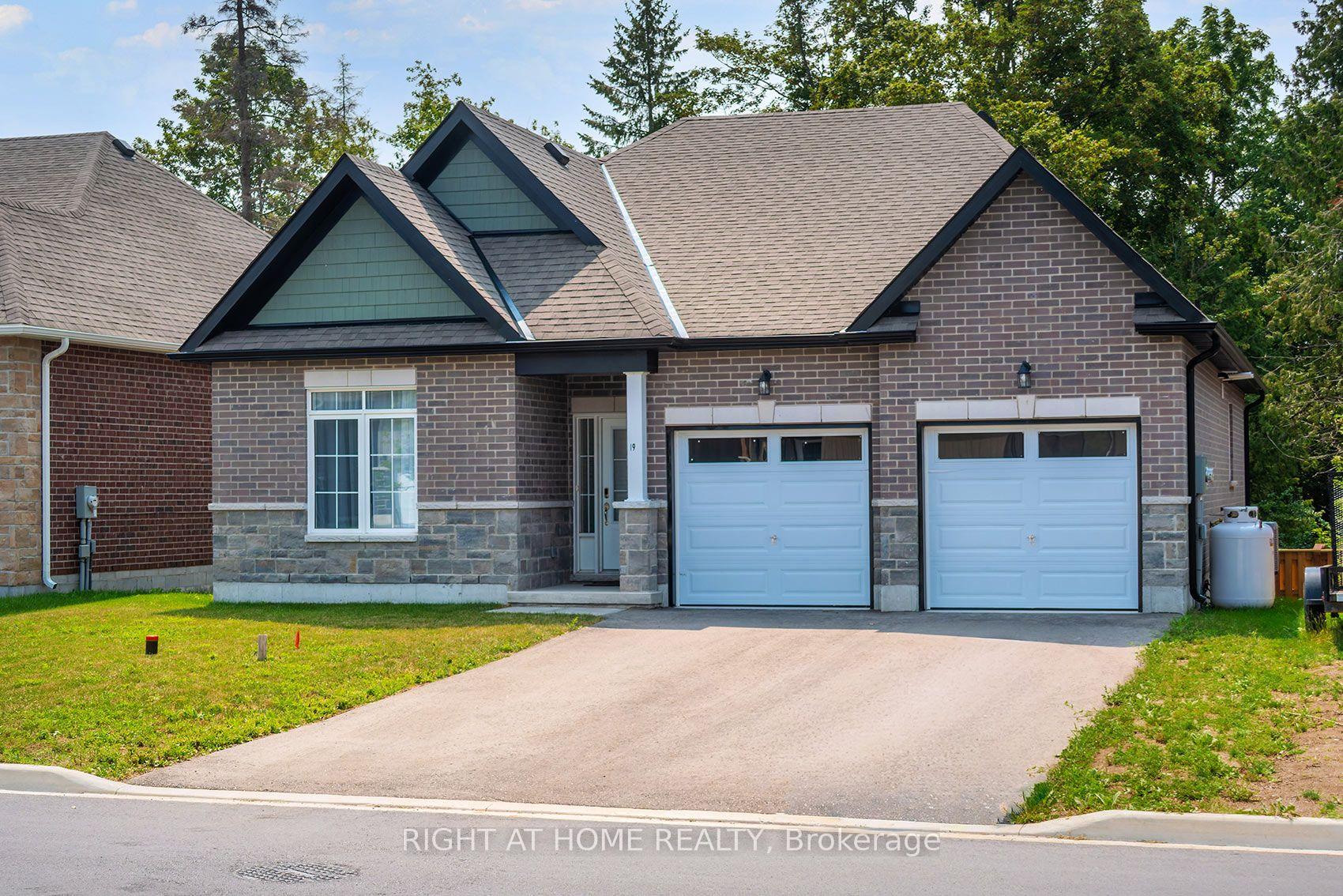 Photo 3 of 19 Hillcroft Way, Kawartha Lakes, Bobcaygeon — HOMEH