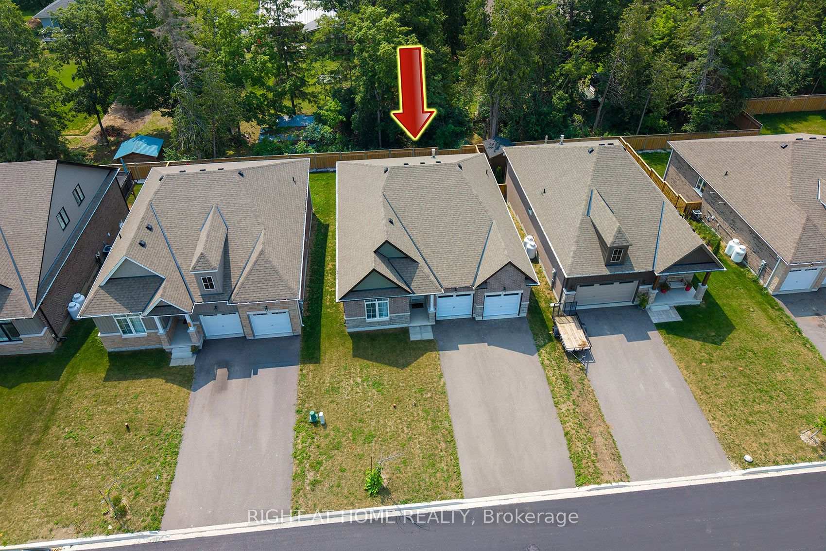 Photo 4 of 19 Hillcroft Way, Kawartha Lakes, Bobcaygeon — HOMEH