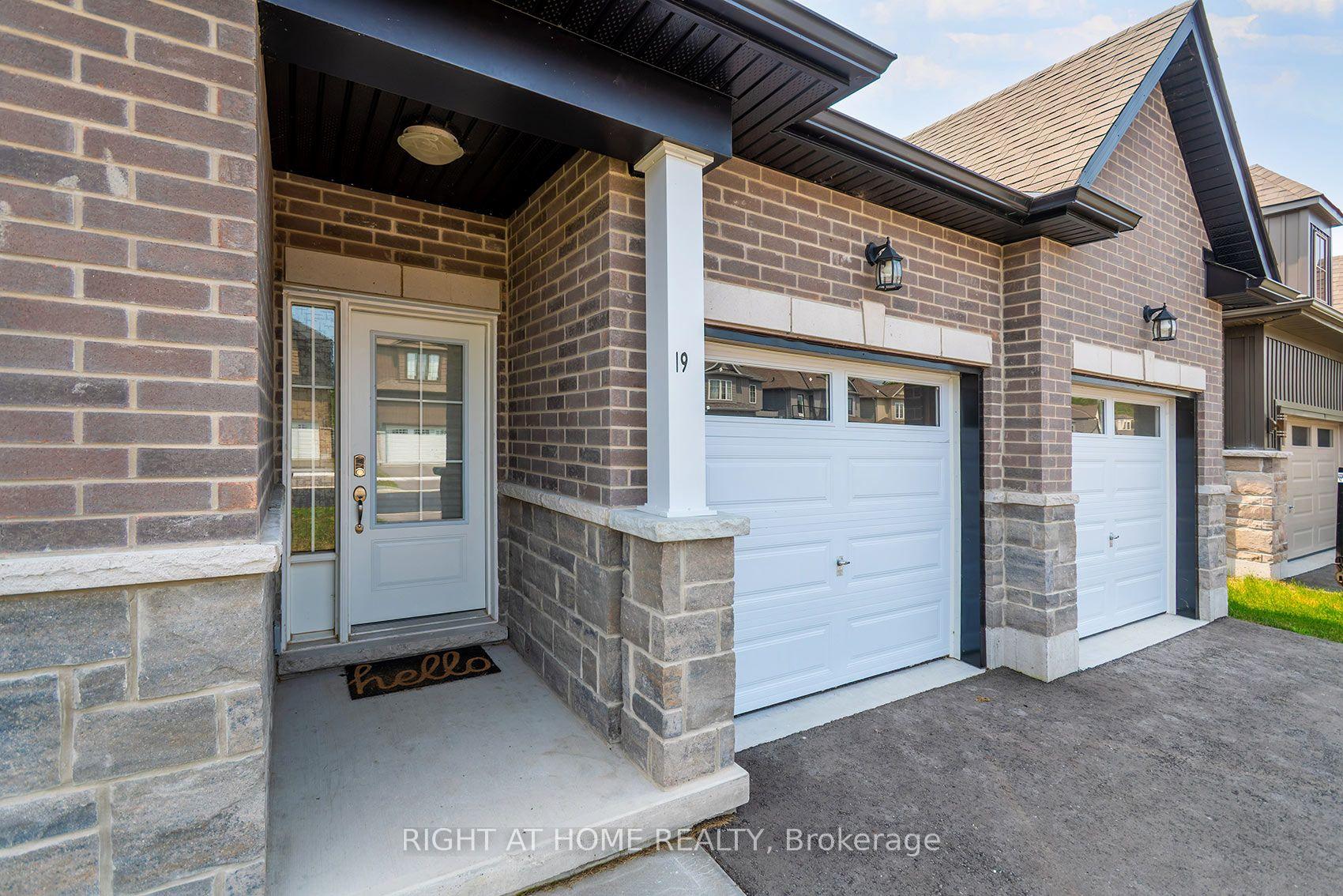 Photo 5 of 19 Hillcroft Way, Kawartha Lakes, Bobcaygeon — HOMEH