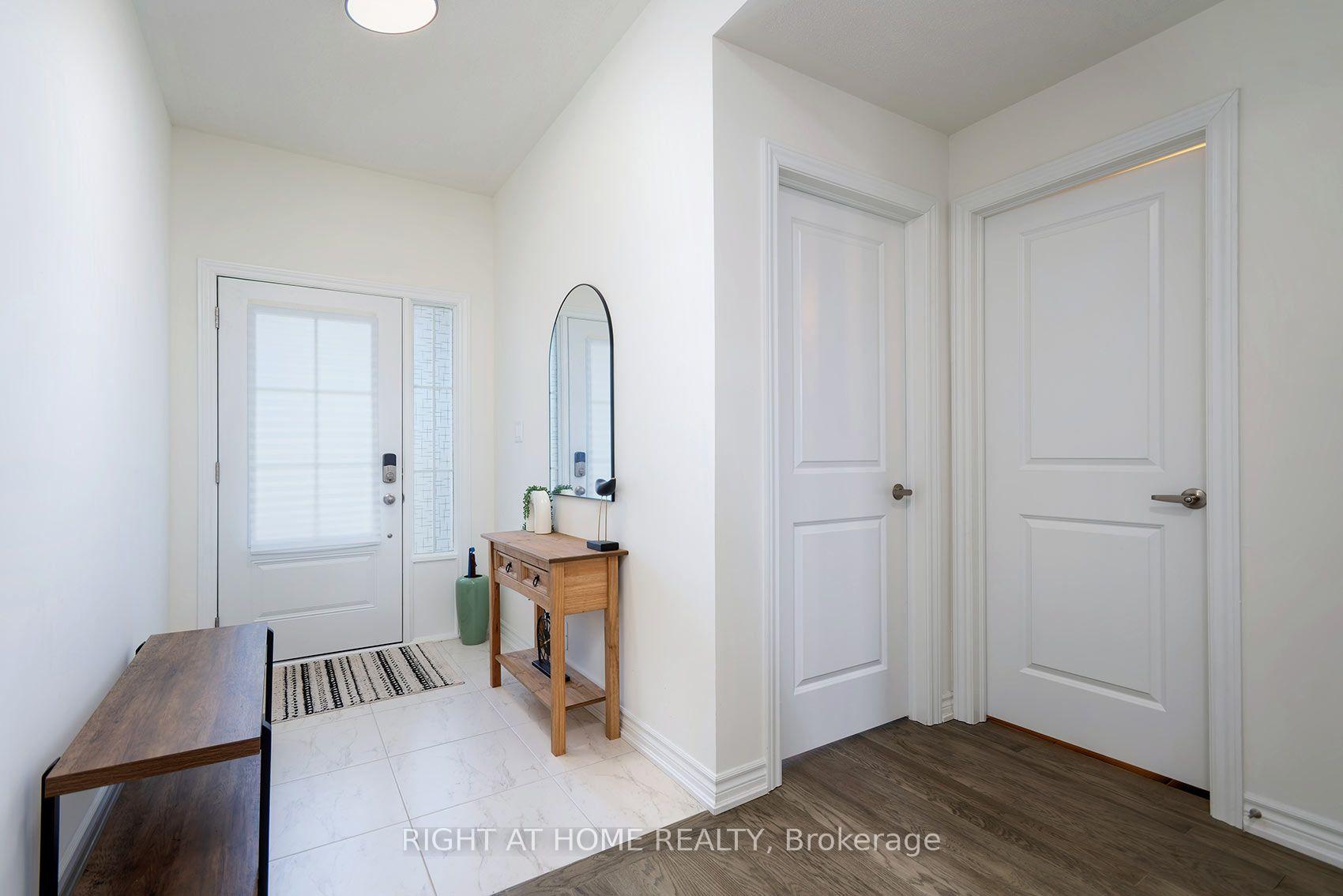 Photo 6 of 19 Hillcroft Way, Kawartha Lakes, Bobcaygeon — HOMEH