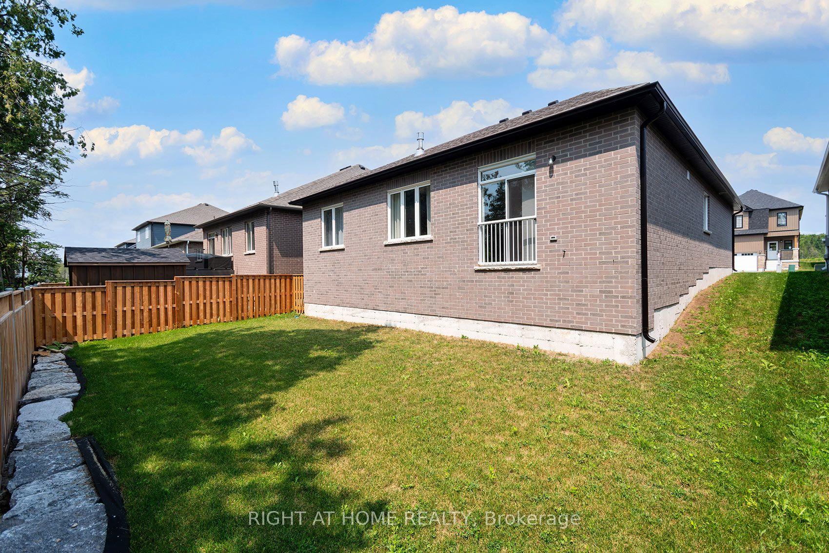 Photo 29 of 19 Hillcroft Way, Kawartha Lakes, Bobcaygeon — HOMEH