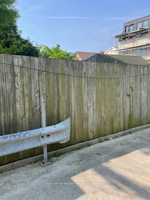 Front of Unit Rear, 625 Harvie Avenue