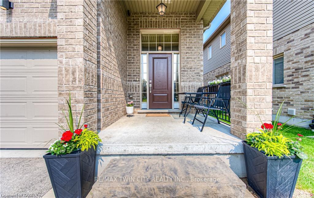 Photo 3 of 26 Spring Creek Street, Kitchener, Grand River South — HOMEH