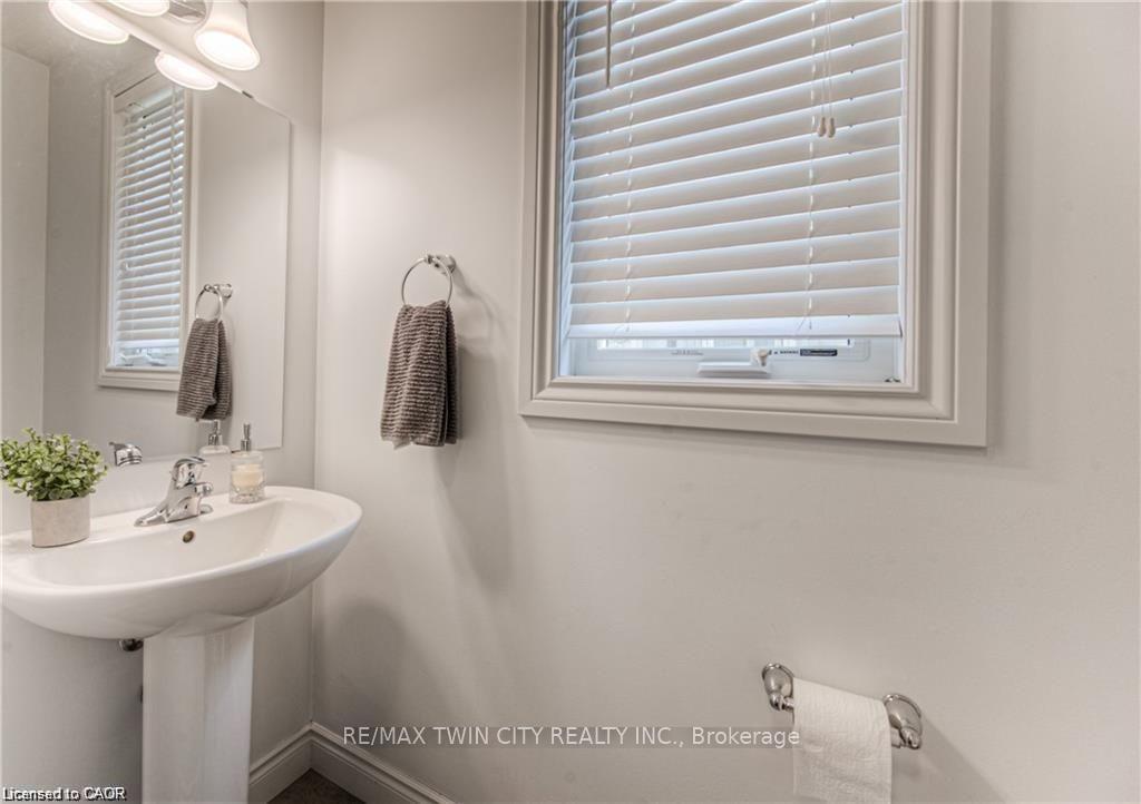 Photo 5 of 26 Spring Creek Street, Kitchener, Grand River South — HOMEH