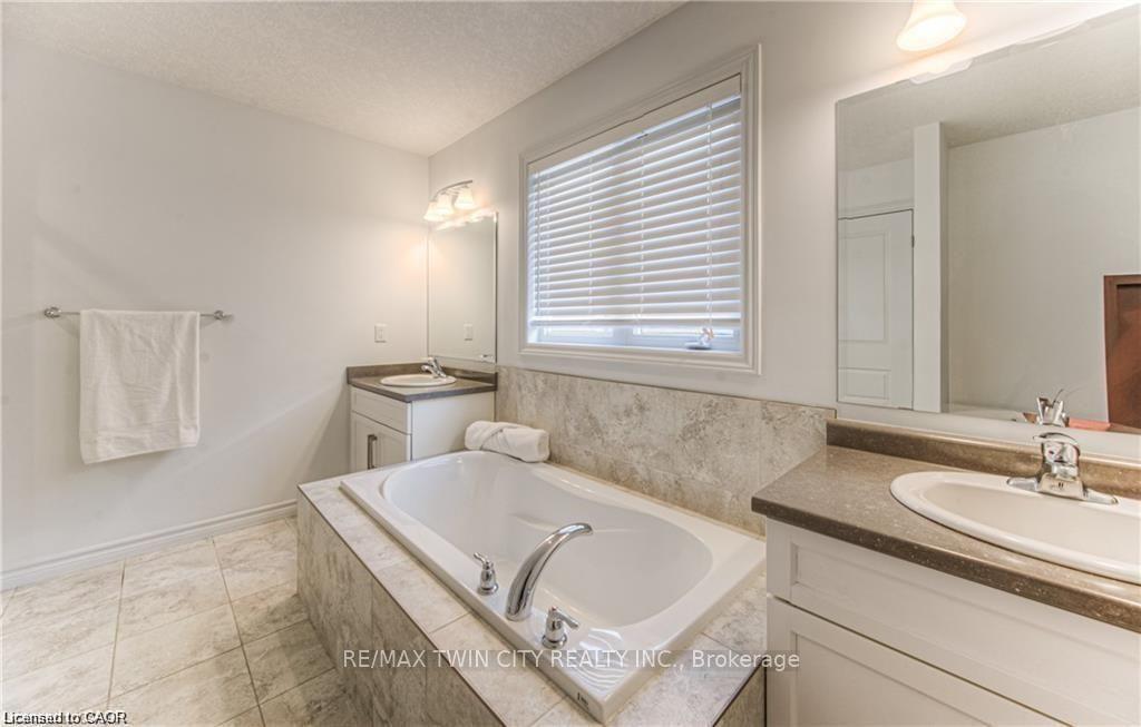 Photo 23 of 26 Spring Creek Street, Kitchener, Grand River South — HOMEH