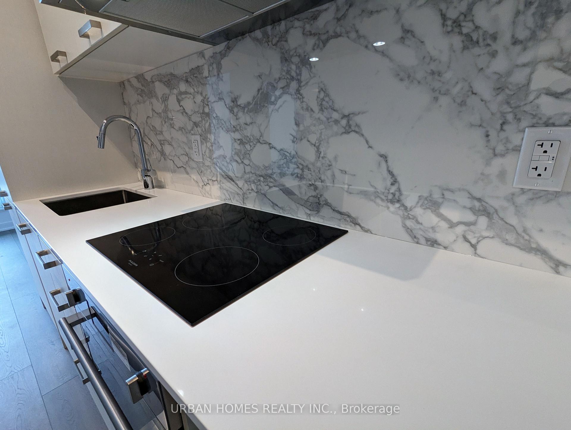 Photo 3 of Unit 1205, 38 Honeycrisp Crescent, Vaughan, Vaughan Corporate Centre — HOMEH