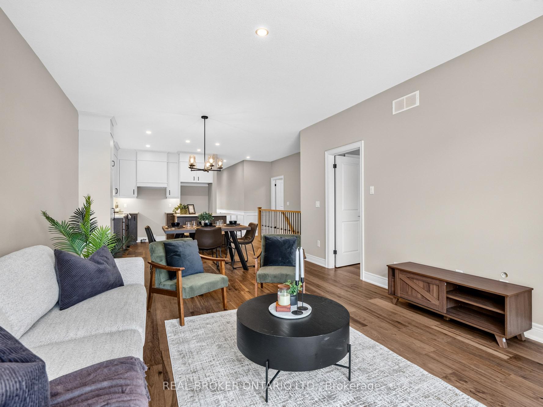 Photo 16 of 20 Austin Drive, Welland, West Welland — HOMEH