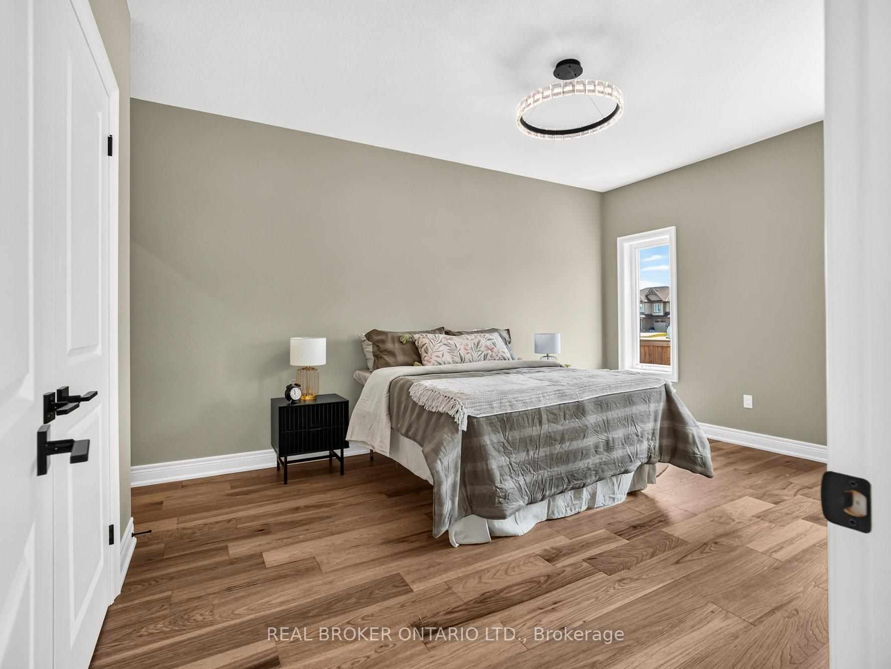 Photo 21 of 20 Austin Drive, Welland, West Welland — HOMEH