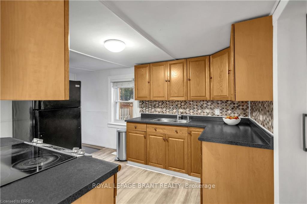 Photo 11 of 10 Bishop Street, Brantford, Eagle Place — HOMEH