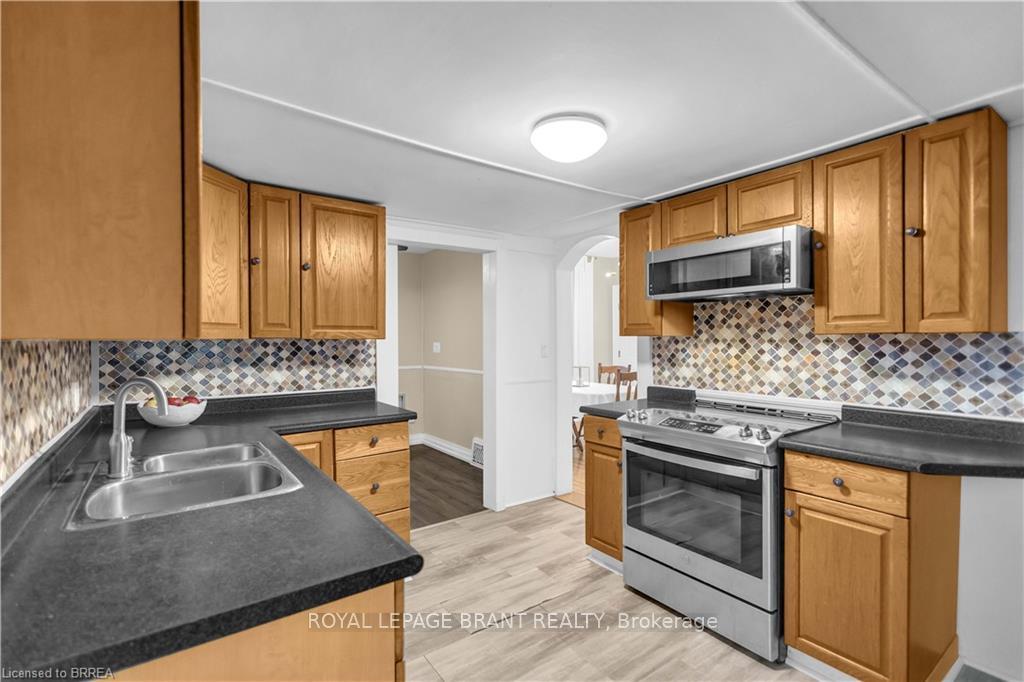 Photo 12 of 10 Bishop Street, Brantford, Eagle Place — HOMEH