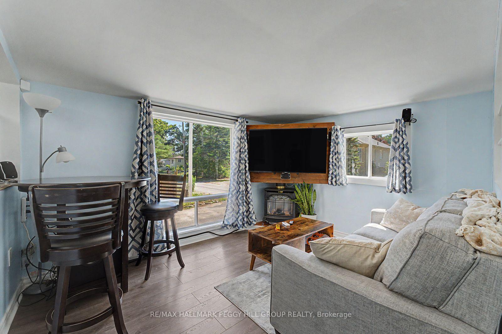 Photo 5 of 60 Laidlaw Street, Wasaga Beach — HOMEH