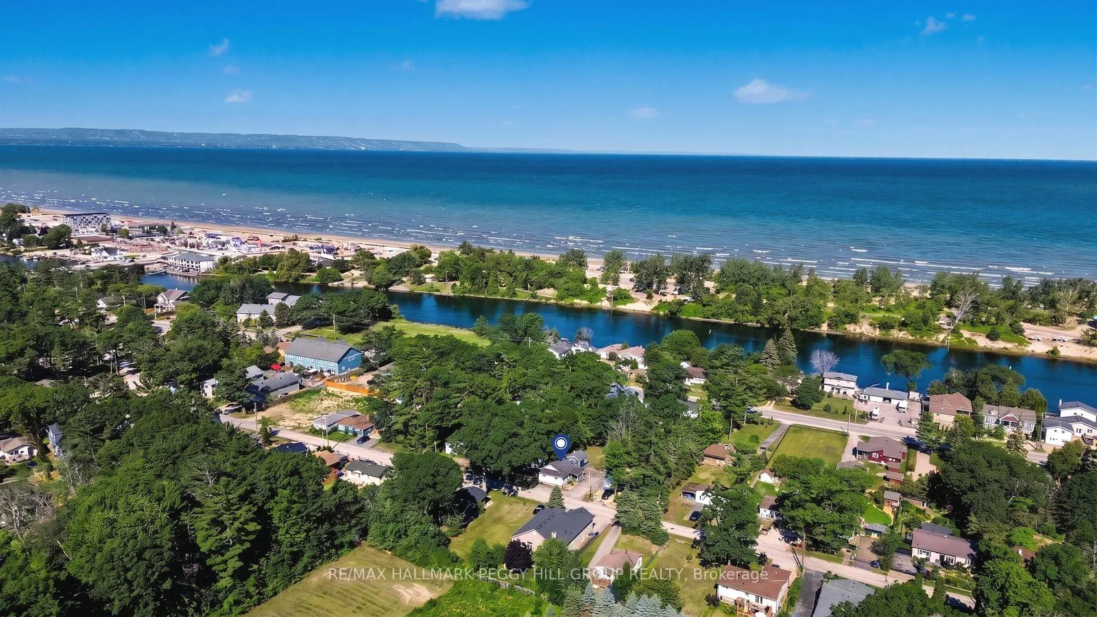 Photo 4 of 60 Laidlaw Street, Wasaga Beach — HOMEH