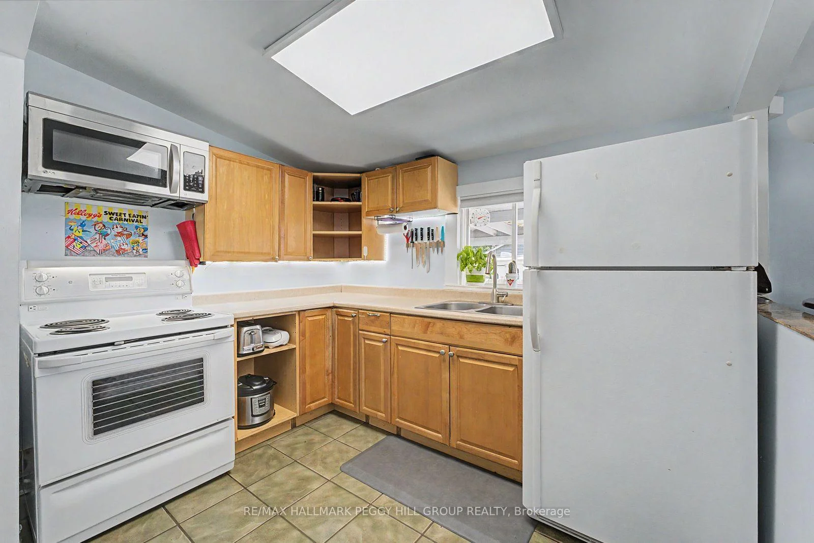 Photo 8 of 60 Laidlaw Street, Wasaga Beach — HOMEH