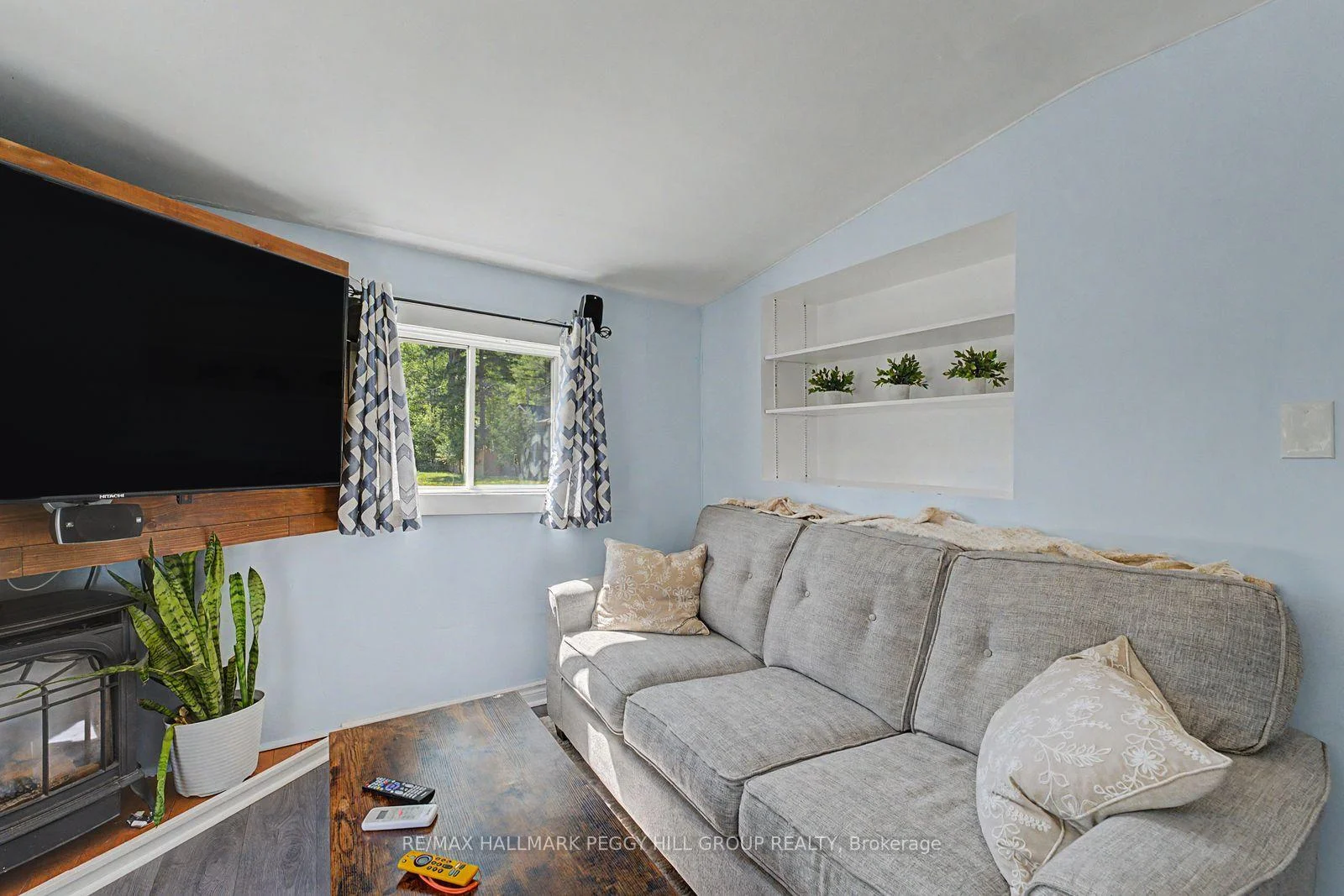 Photo 12 of 60 Laidlaw Street, Wasaga Beach — HOMEH