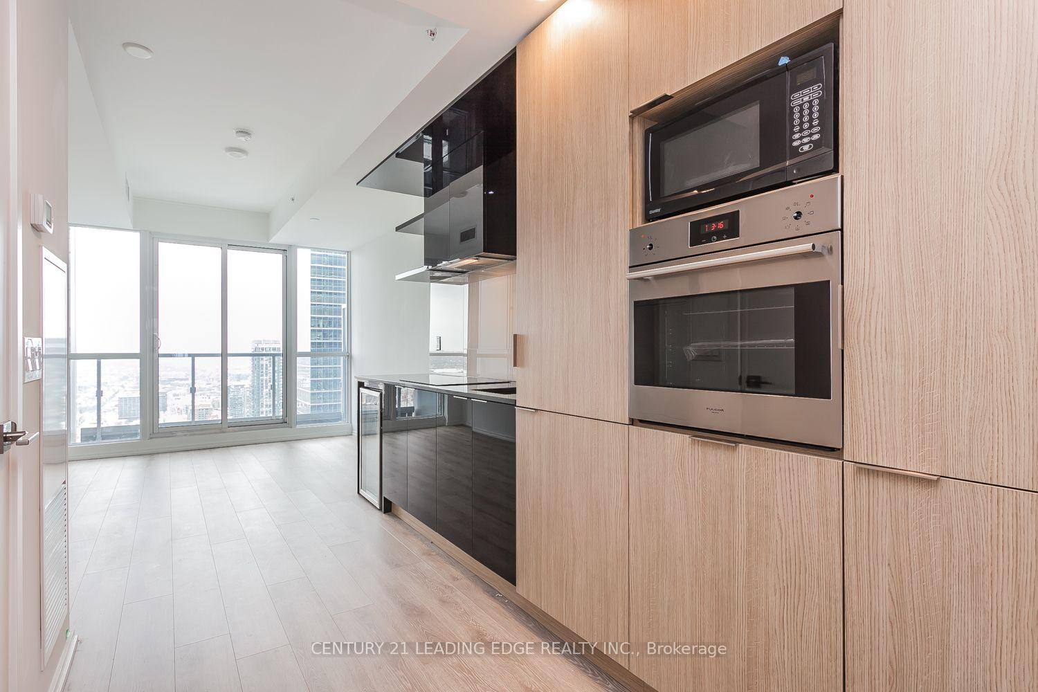 Photo 6 of Unit 4409, 70 Temperance Street, Toronto, Bay Street Corridor — HOMEH