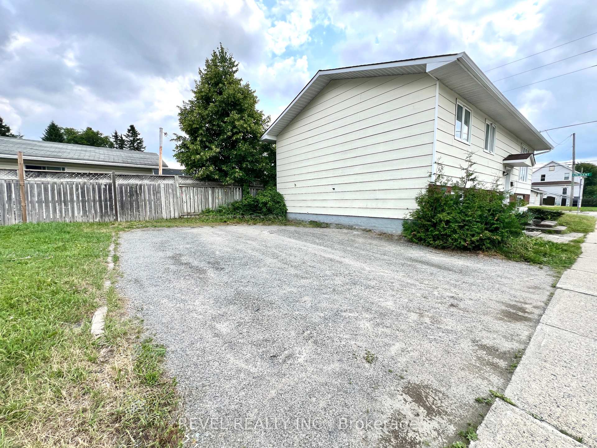 Photo 14 of 170 Crescent Avenue, Timmins, TM - TNW - Algonquin to Jubilee — HOMEH