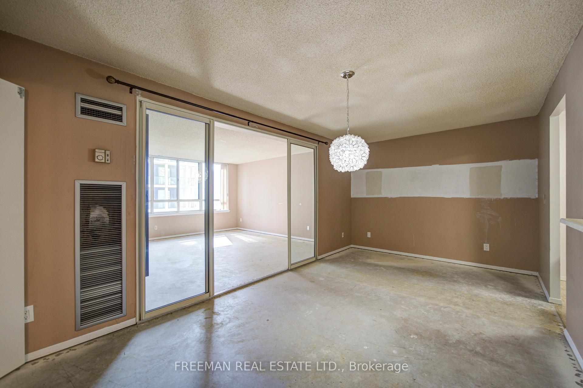 Photo 8 of Unit 2405, 633 Bay Street, Toronto, Bay Street Corridor — HOMEH